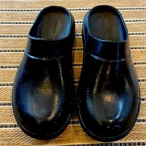 OOFOS womens clogs